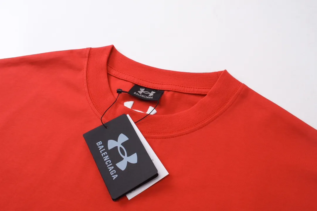 【 . Quality】BALENCI*GA/ Under Armour T # SS 24 New Arrival。 ， 。 。 ZP 。 260 ， . ， 。 。Classic LOGO ， ， ， 。 . 。 OS . Same Style ：BL 223372 ：Black，Red， Size：XS S M L